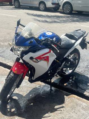 HONDA CBR 250R 